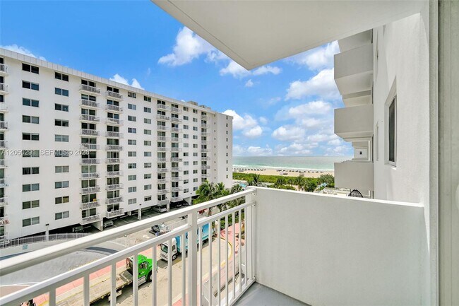 Building Photo - 345 Ocean Dr