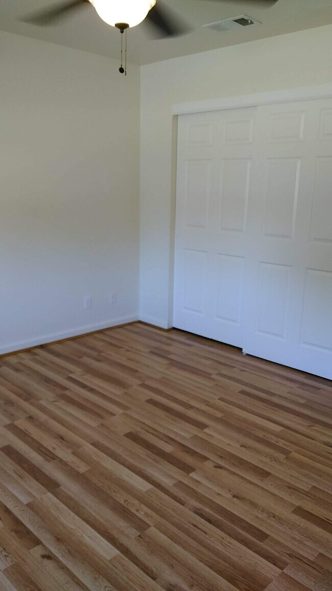 Building Photo - 2146 Blossom Ave