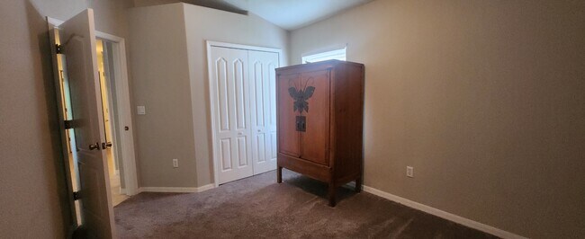 with closet - 6739 Bluff Meadow Ct