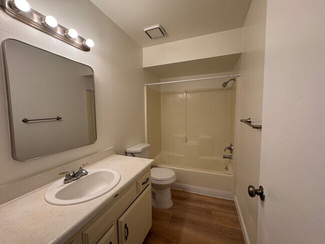 Building Photo - 4400 Tierra Verde St