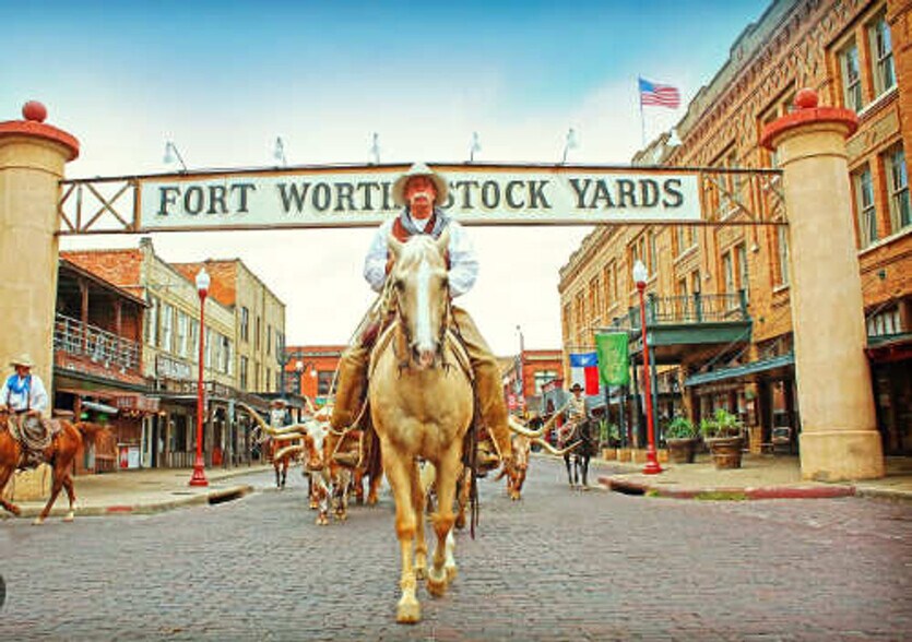 Building Photo - 1004 E Powell Ave