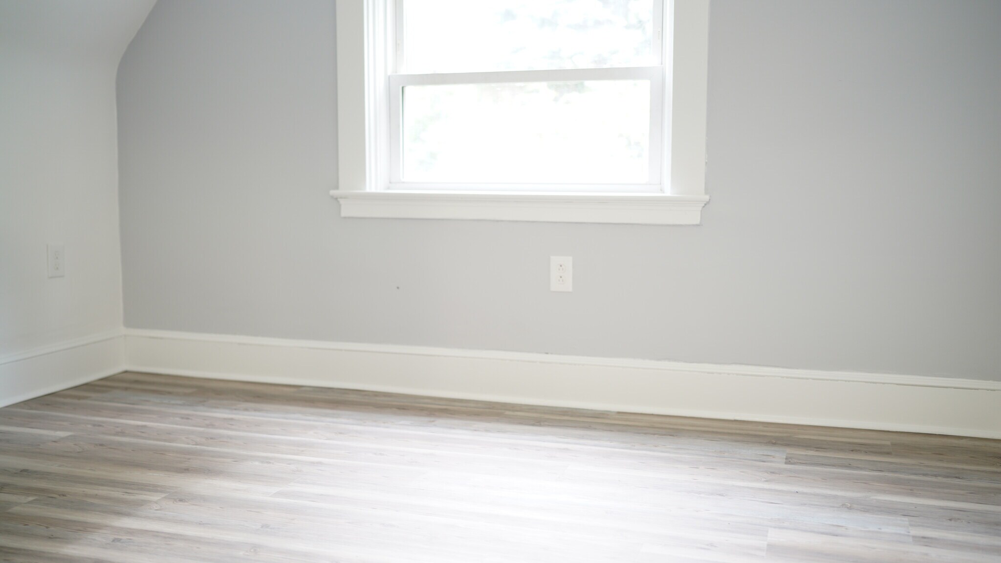 Building Photo - 3370 Parkview Ave