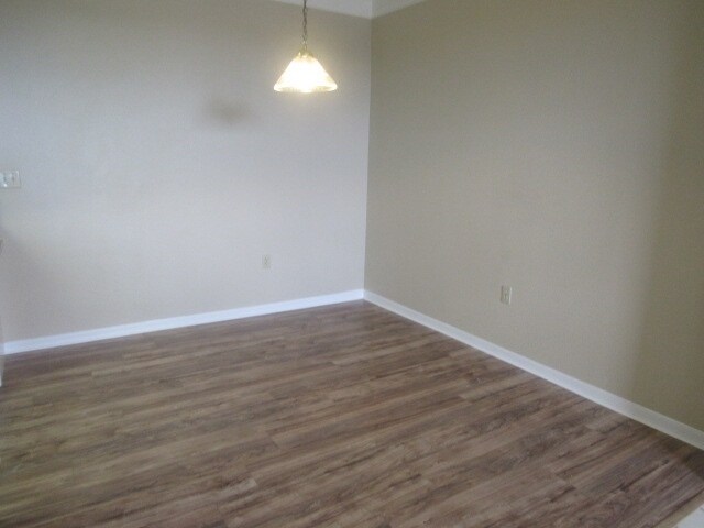 Building Photo - 1 bedroom 1 bathroom condo