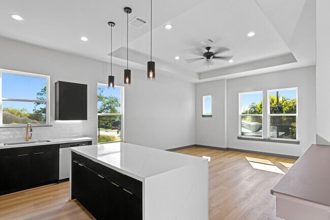 Building Photo - 4805 Paula St