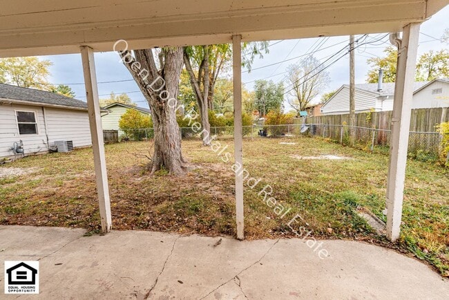 Building Photo - 1727 Maplewood Rd