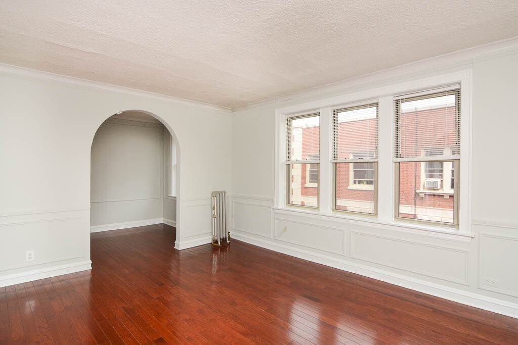 Building Photo - 551.5 W Surf St