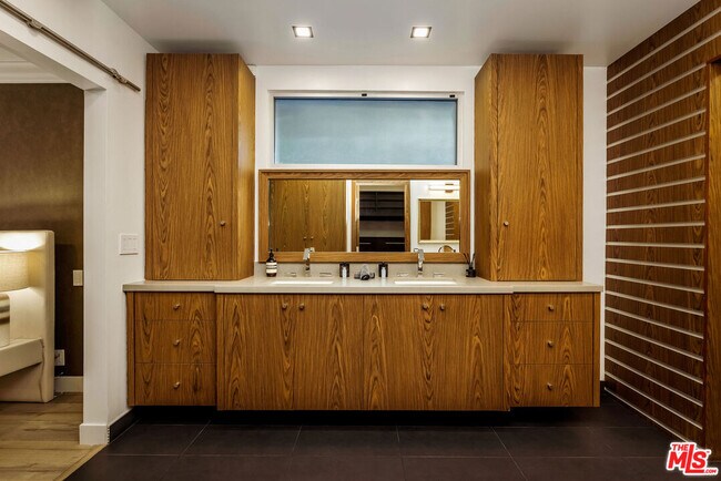 Building Photo - 9991 Liebe Dr