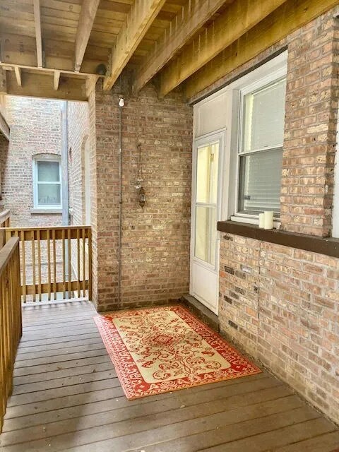 Patio - 6040 N Kenmore Ave