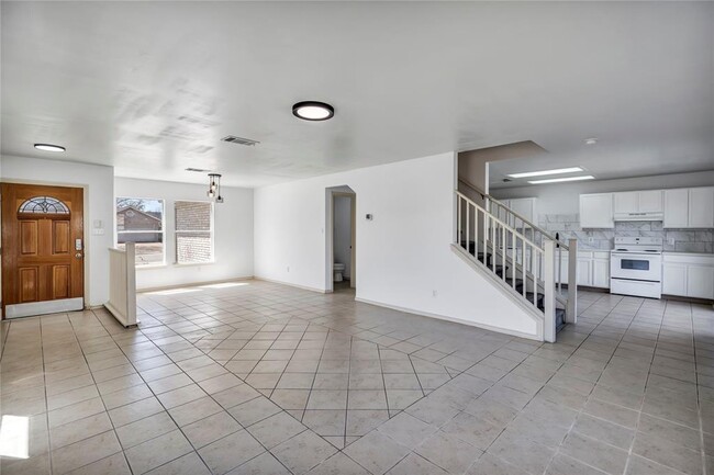 Building Photo - 2400 Byfield Dr