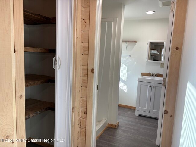 Building Photo - 18 Market St