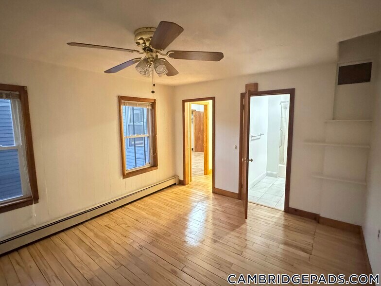 Building Photo - 114 Thorndike St