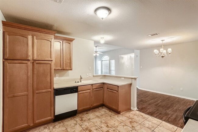 Building Photo - 704 Ashbrook Dr