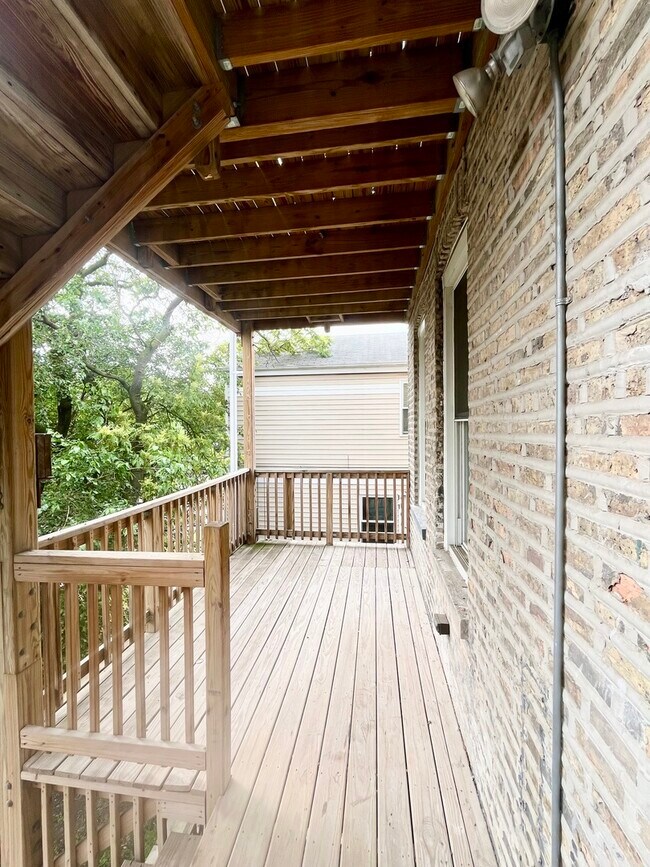 Building Photo - 1411 N Fairfield Ave