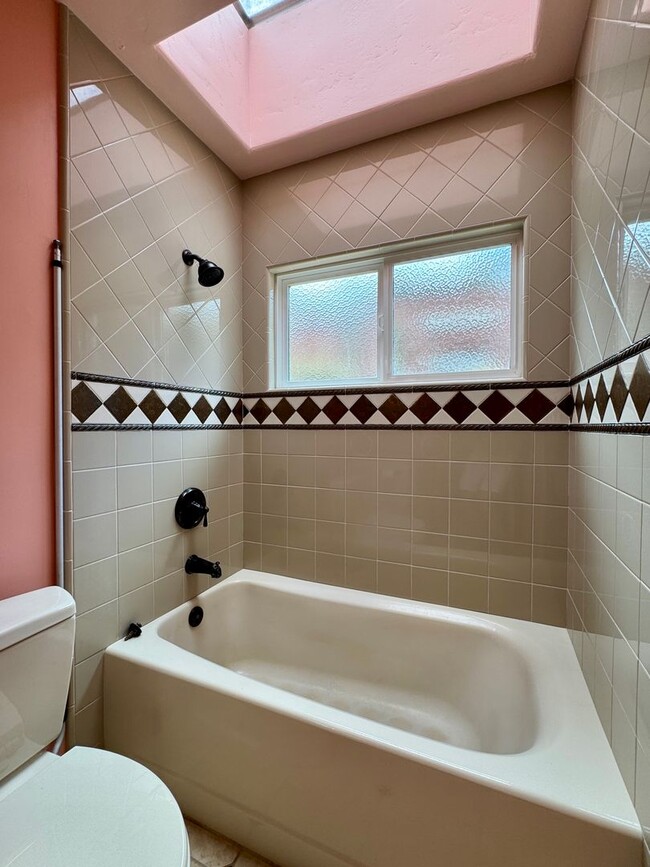 Building Photo - 8829 Greenview Pl