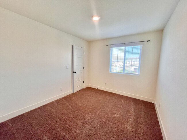 Building Photo - 1602 Dodder Dr