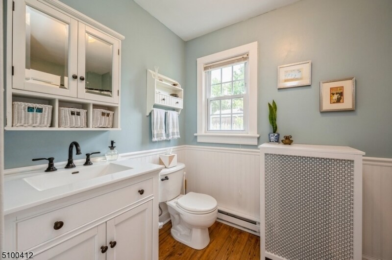 Building Photo - 15 Center St