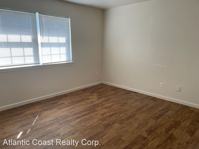 Building Photo - 3 br, 1.5 bath House - 6049A Old College D...