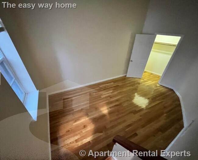 Building Photo - 17 Bow St