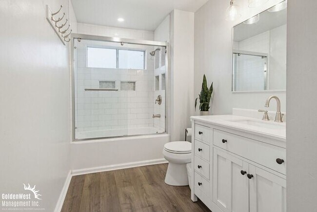 Building Photo - Beautifully Updated 3Bdm 3Ba Unfurnished Main Home of Duplex with Views in Cardiff By the Sea!