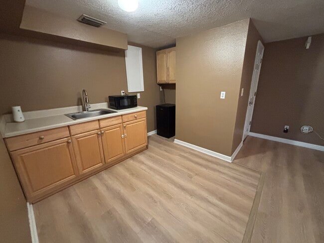 Building Photo - 10 Flamevine Ln