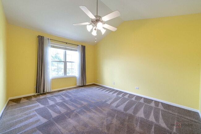 Building Photo - 1432 Hampshire Ct