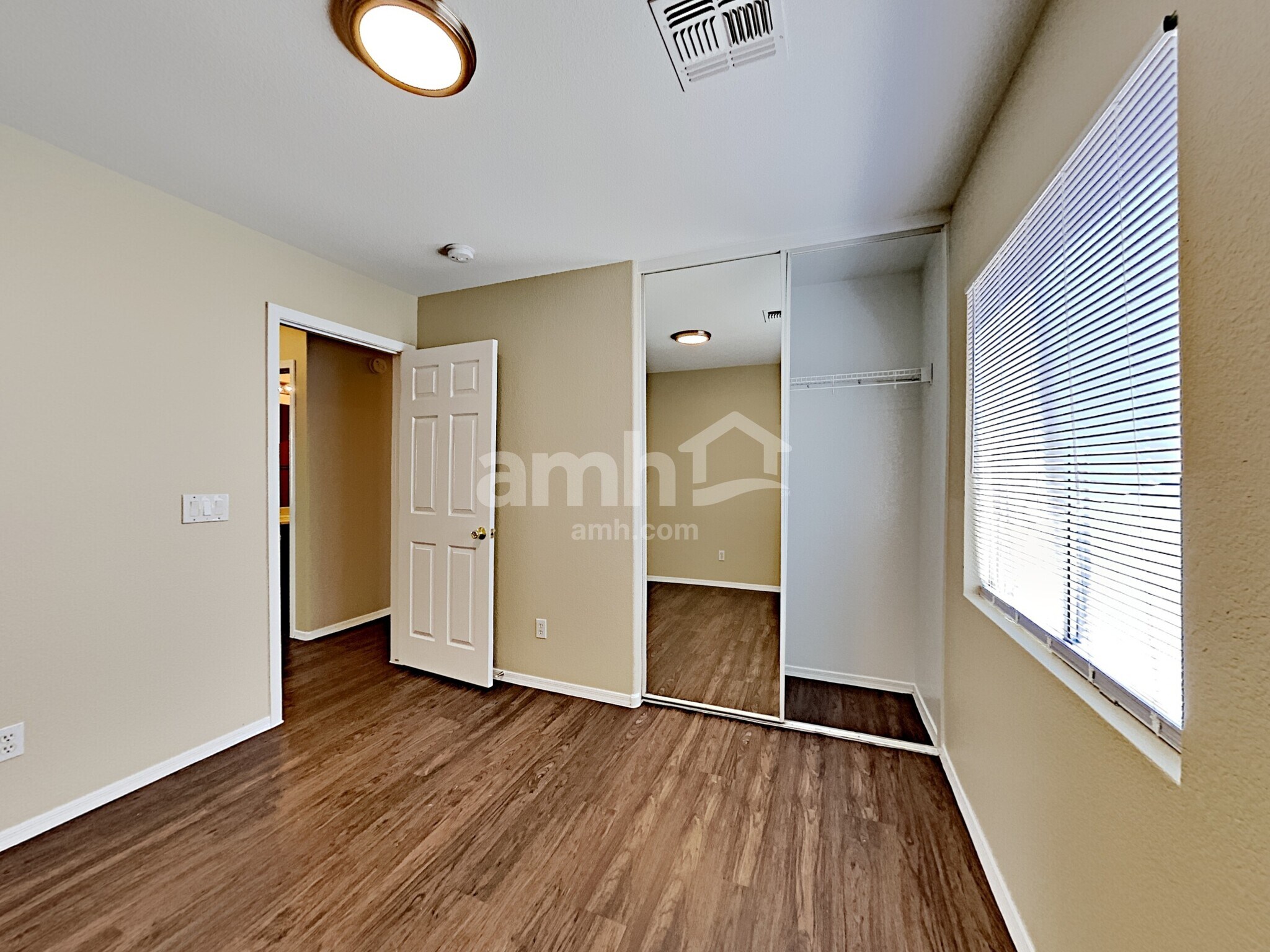 Building Photo - 2605 S Devonna Ln