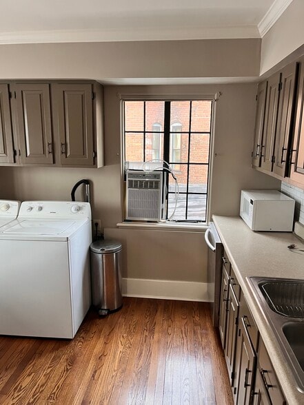 Building Photo - 30 Jay St