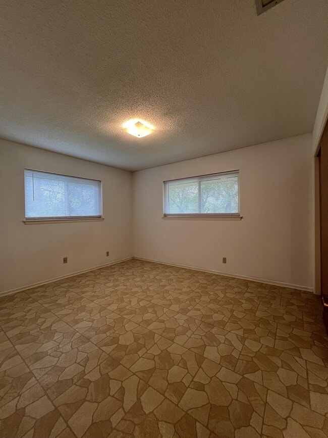 Building Photo - 1735 Donaldson Ave