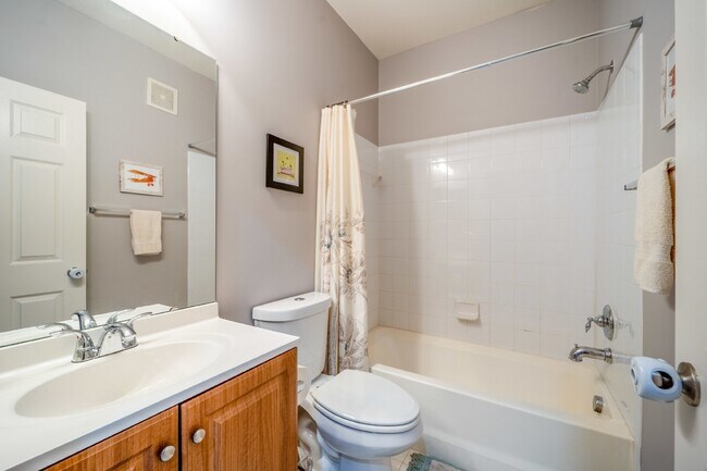 Building Photo - Bright and Modern Home with Prime Commuter...