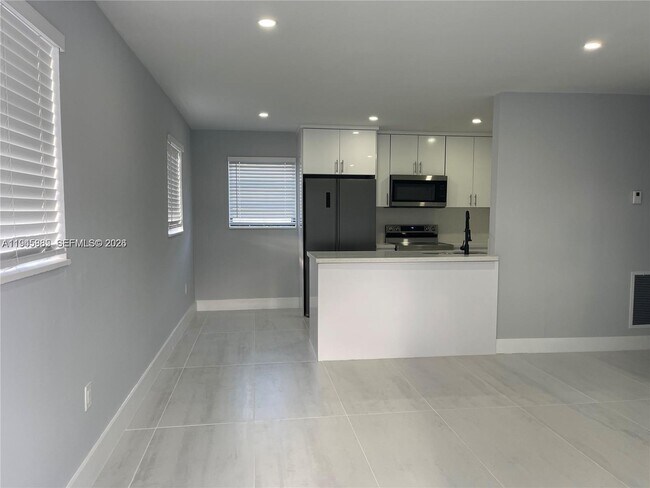 Building Photo - 1541 N 71st Terrace