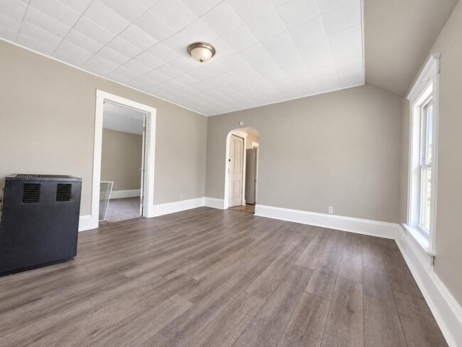 Building Photo - 6215 Carpenter Ave