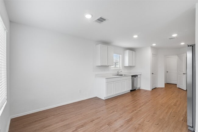 Building Photo - 3034 Twisted Myrtle Dr