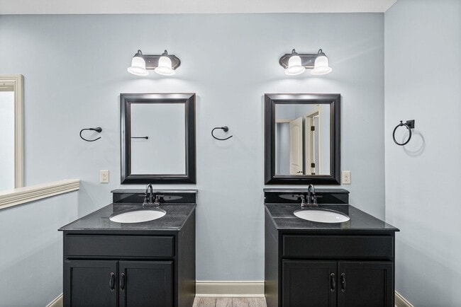 Building Photo - 3 Bedroom 2 Bath Pet Friendly Home For Rent!