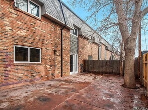 Building Photo - "Spacious 3-Bed, 2-Bath Condo Retreat in P...