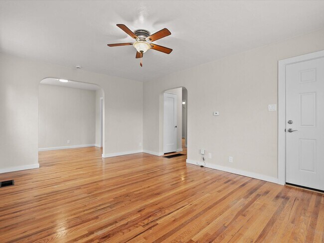 Building Photo - Remodeled Midtown Bungalow