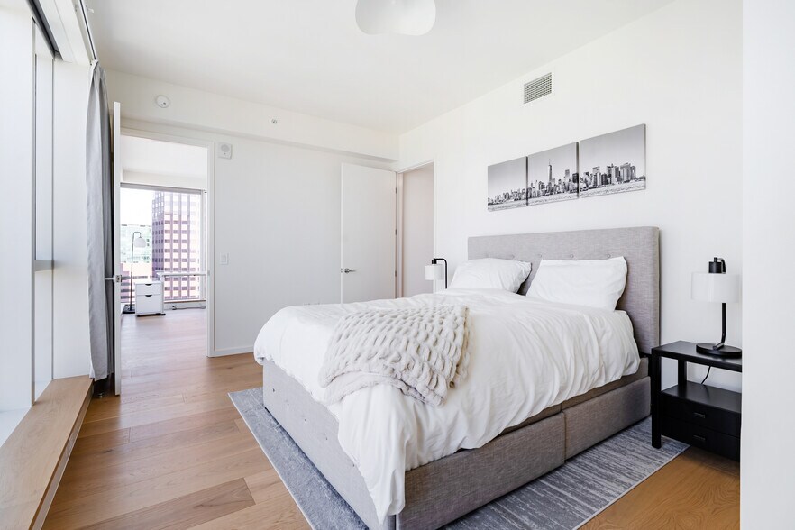 Building Photo - 889 Francisco St