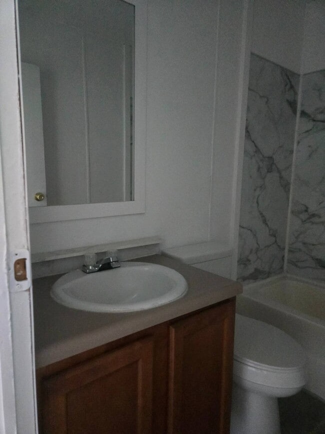 Building Photo - 1421 Cody Rd N