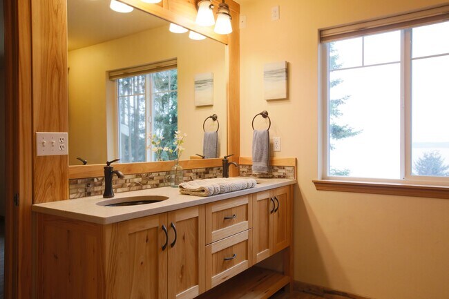 Building Photo - Beautiful Penn Cove View Home Available Now!