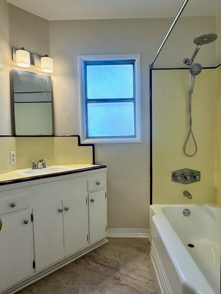 Building Photo - 12944 Riverside Dr