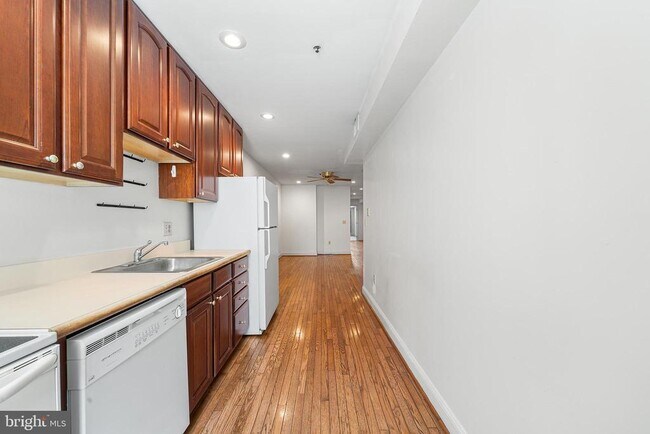 Building Photo - 48 N Front St