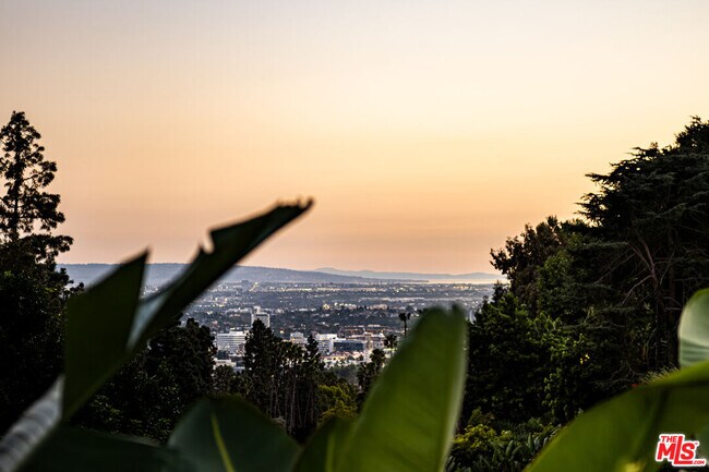 Building Photo - 1121 Loma Vista Dr