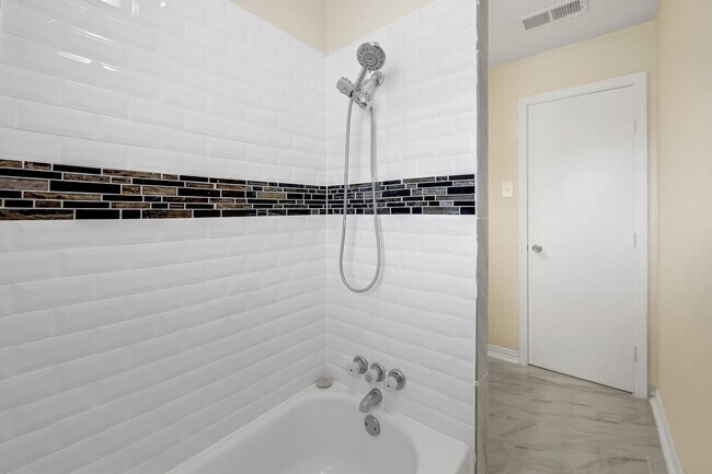 Building Photo - 3722 Rest Home Rd