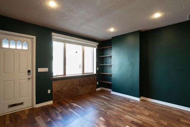 Building Photo - Gorgeous 2 Bedroom, 1.5 Bath Home in South Philly's LoMo Neighborhood