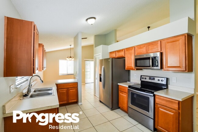 Building Photo - 215 River Chase Dr