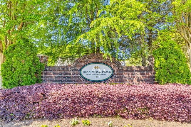 Building Photo - Beautiful 2 Bed 2.5 bath townhome in Benni...