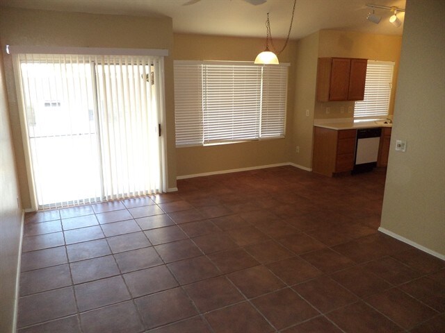 Building Photo - 1214 E Artesian Way