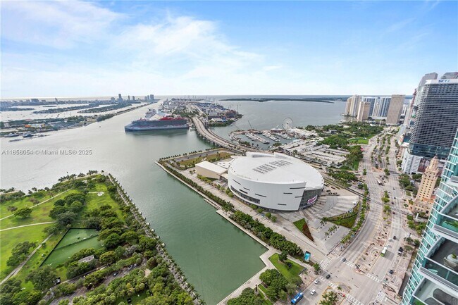 Building Photo - 900 Biscayne Blvd