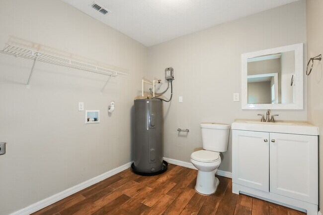 Building Photo - 3014 N Pineway Dr