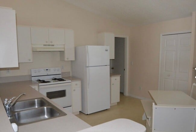 Building Photo - 590 Wickham Lakes Dr