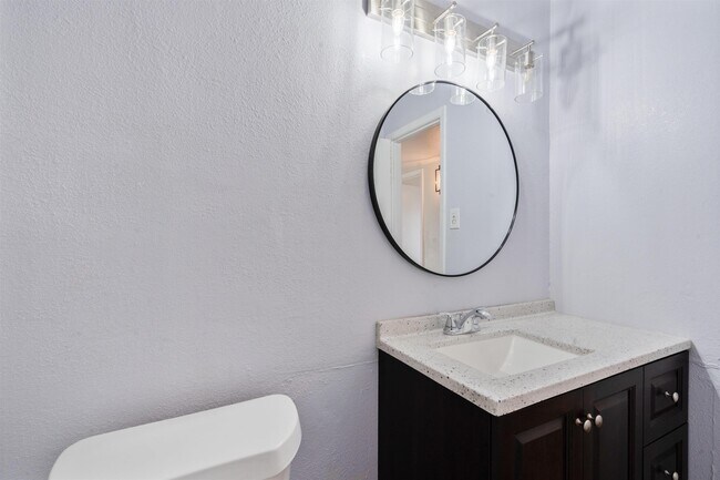 Building Photo - 1301 E 2nd St